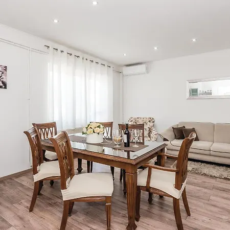 Two-bedroom In Prázdninový dům Šibenik