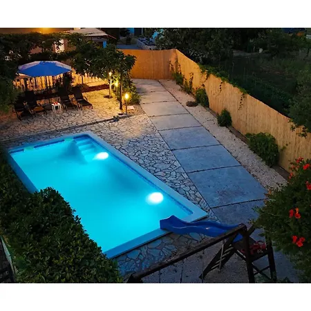 Casa de Férias Two-bedroom In Šibenik