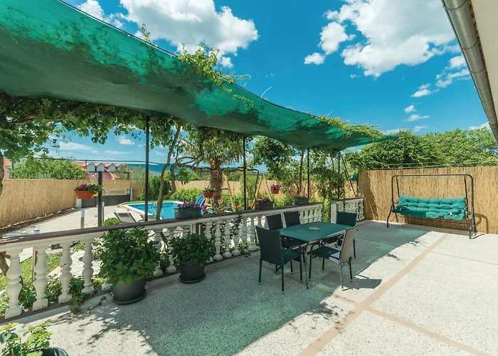 Two-bedroom In Dom wakacyjny Szybenik